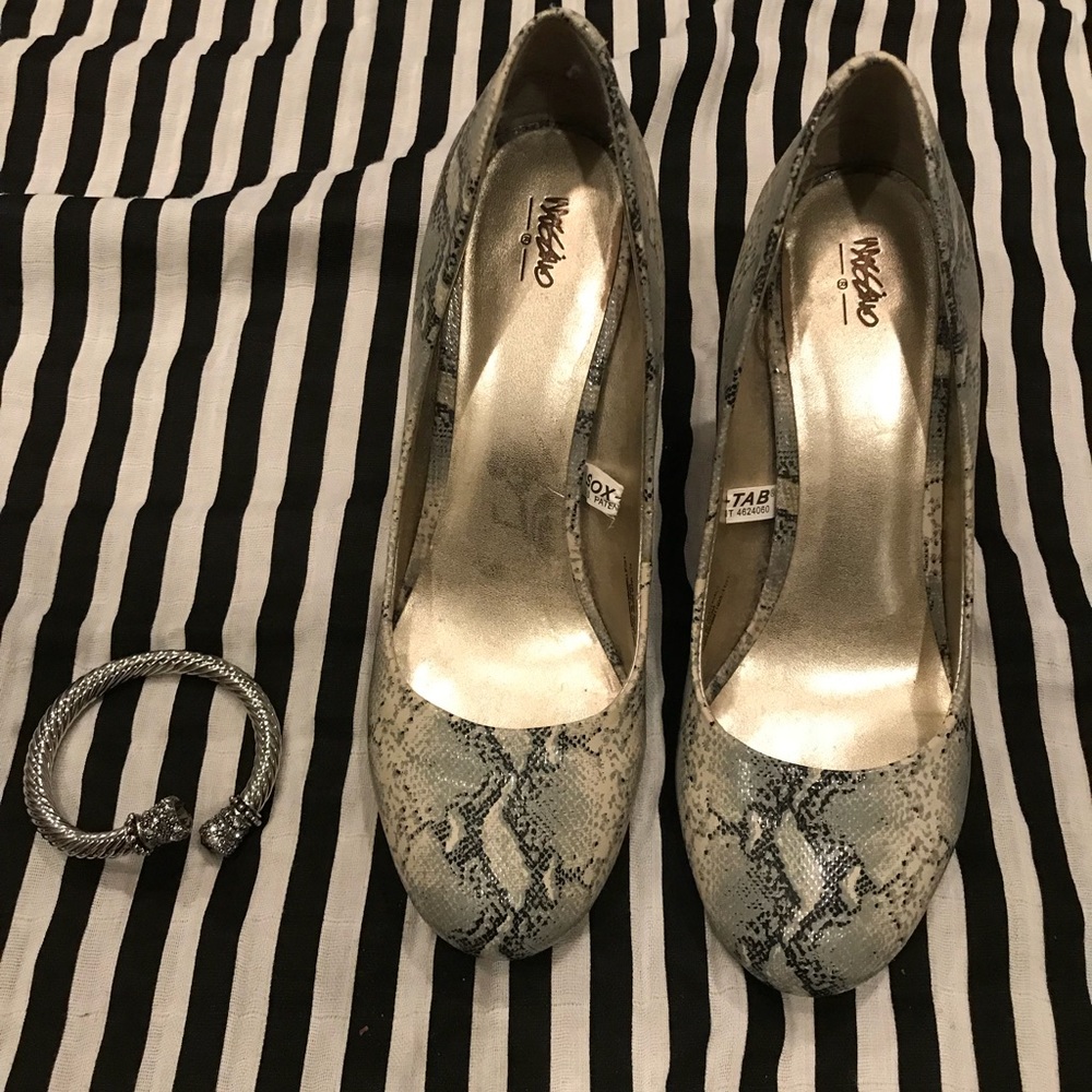 Gorgeous faux snake skin heels